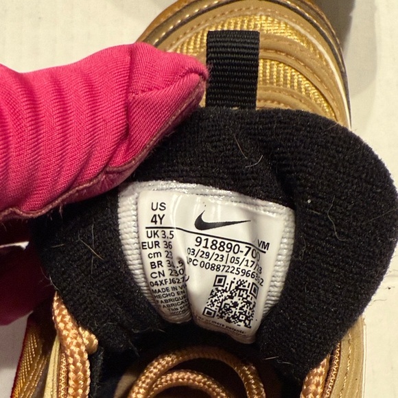 Nike Kids Air Max 97 Metallic Gold with Red Accents Size 4 Unisex Retro design - Picture 6 of 8